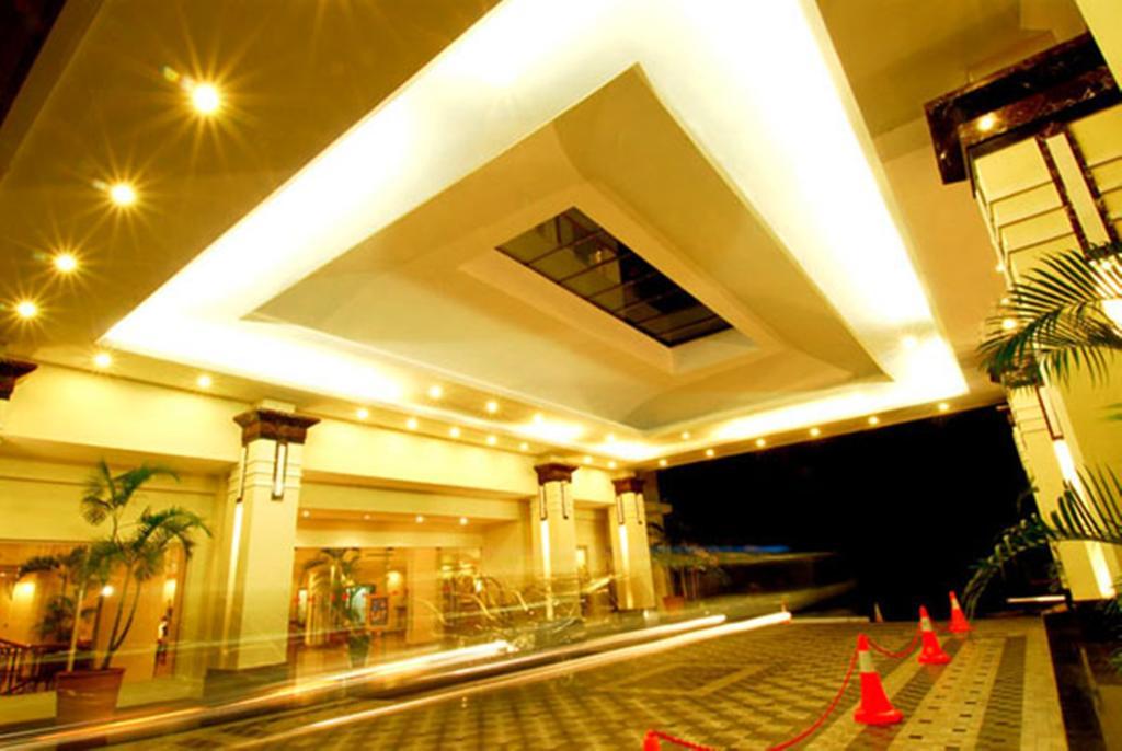 Hotel Gran Puri Manado Dış mekan fotoğraf