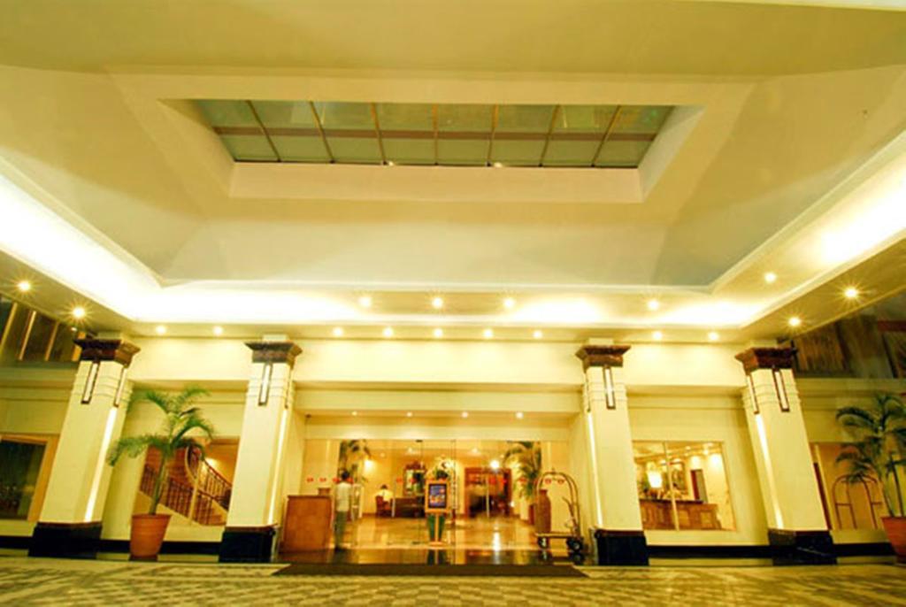 Hotel Gran Puri Manado Dış mekan fotoğraf